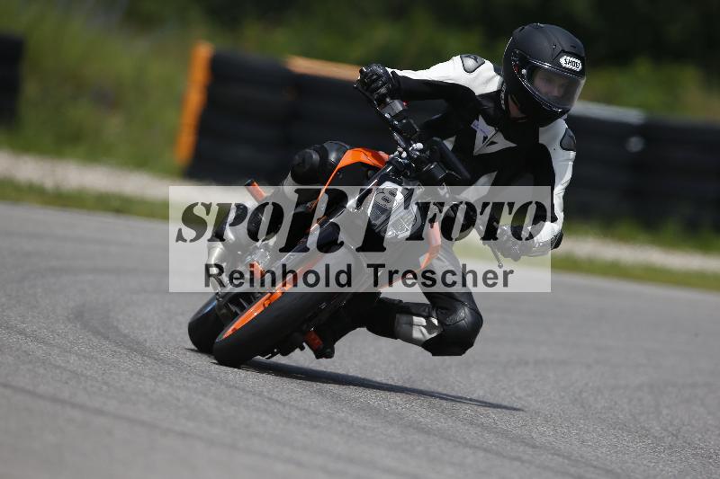 /Archiv-2024/29 12.06.2024 MOTO.CH Track Day ADR/Gruppe blau/8